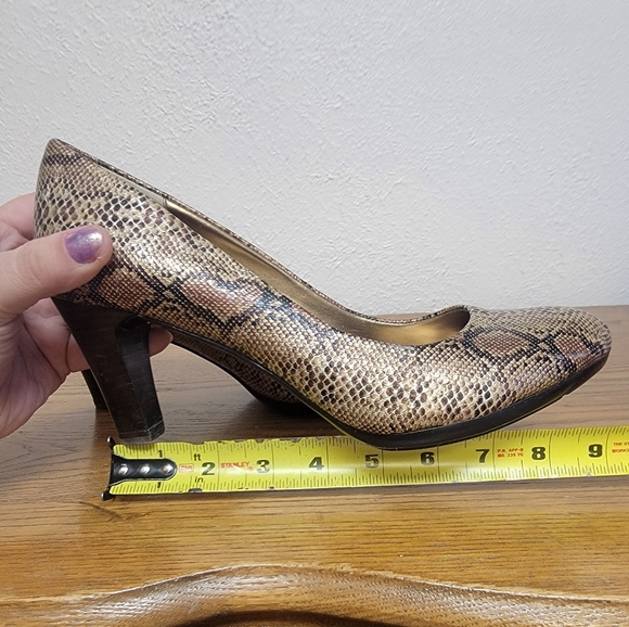 #7 Anne Klein iFlex Gold Snake Skin Round Toed Pump 8.5M - Picture 11 of 11
